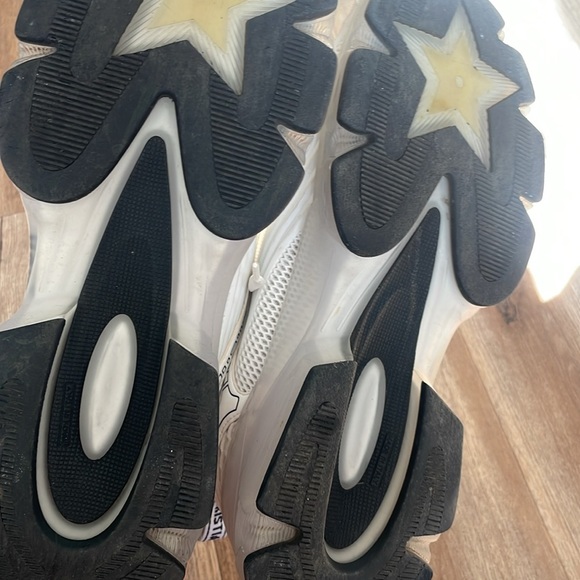 SOLD - DIOR Sneakers - Picture 9 of 10